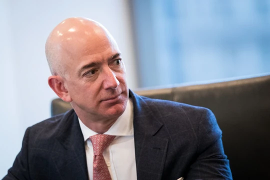 Jeff Bezos tỷ phú giàu nhất trong lịch sử. 