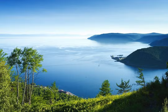 Hồ Baikal, một biểu tượng của nước Nga.