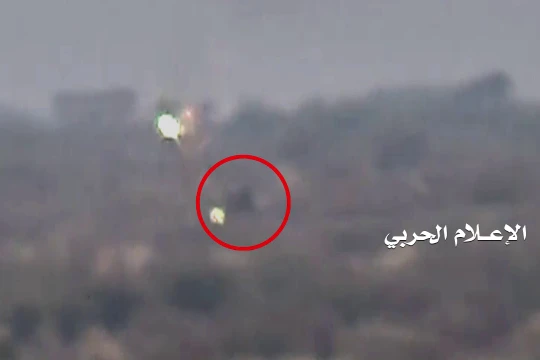 Quân Houthi tiêu diệt xe thiết giáp.