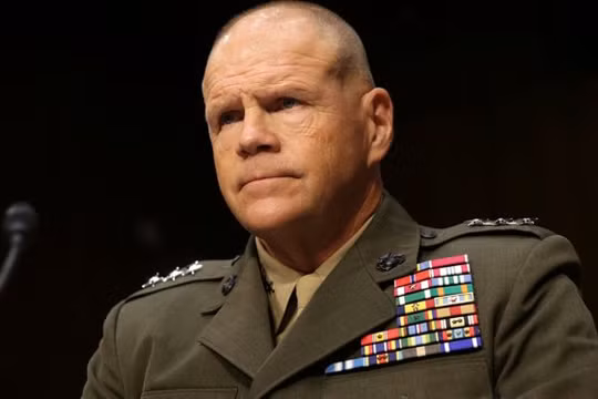 Tướng Robert Neller.