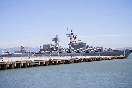 Tàu chiến Varyag của Nga.