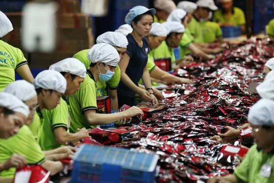 Cả doanh nghiệp Mỹ và Trung Quốc đều nói rằng chiến tranh thương mại khiến họ bị mất thị phần vào các công ty Việt Nam. (Ảnh: Nikkei)