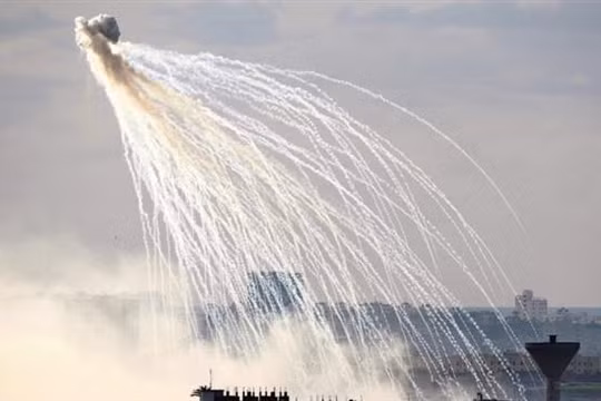 Máy bay Mỹ ném bom phốt-pho tại Syria.