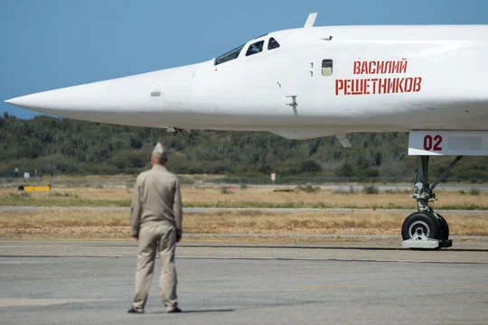 Máy bay ném bom chiến lược Nga Tupolev Tu-160 tại Venezuela. 