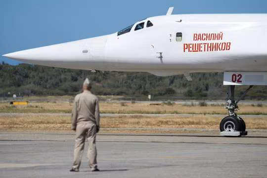 Máy bay ném bom chiến lược Nga Tupolev Tu-160 tại Venezuela. 