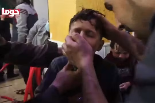 Cậu bé nhân chứng trong phim.