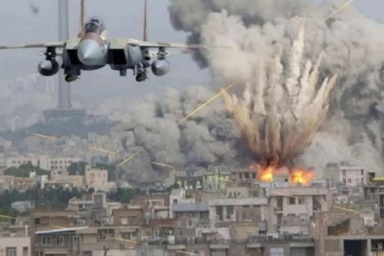 Máy bay Mỹ không kích tại Deir Ezzor.