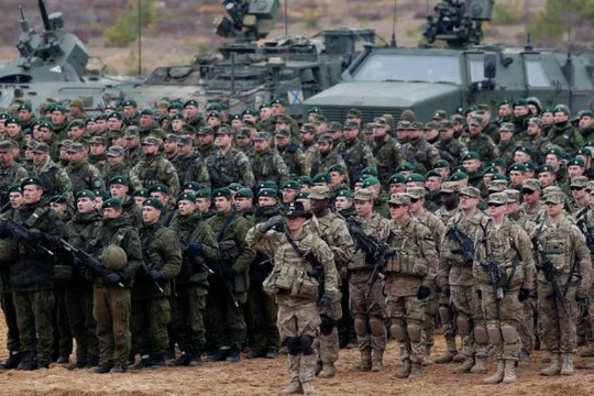 Quân NATO tại biên giới Nga. 