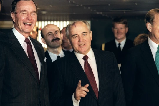 Tổng thống Gorbachev và tổng thống Bush.