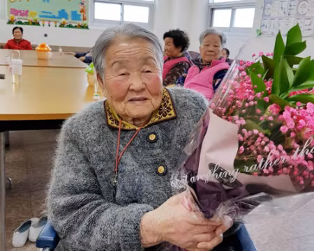 Bà Park Sun-jung mẹ của huấn luyện viên Park Hang-seo.