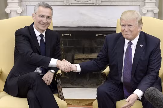 Tổng thống Hoa Kỳ Donald Trump và Tổng thư ký NATO Jens Stoltenberg.