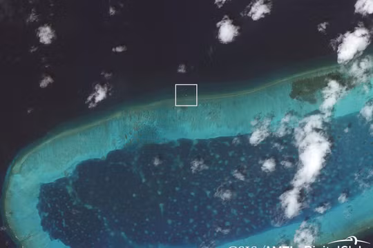 Công trình trên đá bông bay.