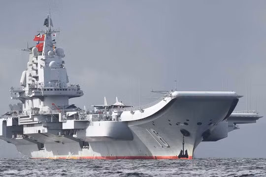 Tàu sân bay Liêu Ninh.