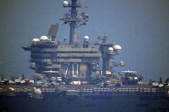 USS Carl Vinson tại Đà Nẵng trong chuyến thăm hữu nghị Việt Nam