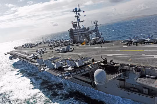 Tàu sân bay USS John Stennis của Mỹ tuần tra trên Biển Đông.