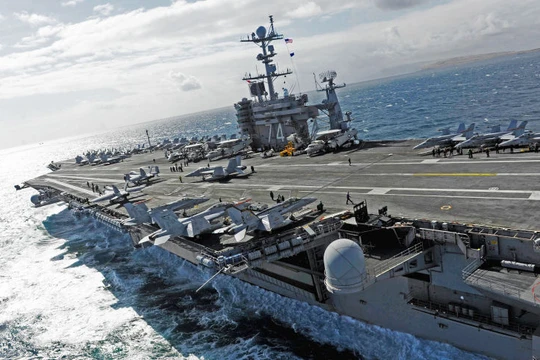 Tàu sân bay USS John Stennis của Mỹ tuần tra trên Biển Đông.