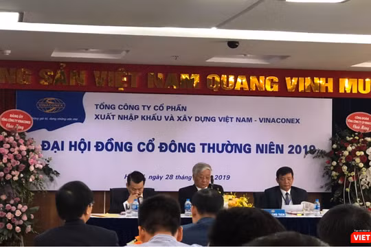 Chủ tịch Vinaconex Đào Ngọc Thanh phát biểu tại ĐHĐCĐ thường niên 2019 (Ảnh: VT) 