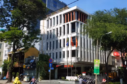 Trụ sở của CTCP Bảo hiểm Viễn Đông, tại số nhà 19 Phùng Khắc Khoan (Q.1, Tp. HCM), bất động sản mà công ty này được xem là đã bị mua "đắt" từ shark Liên.