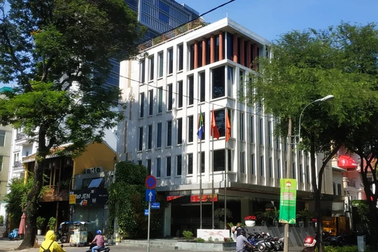 Trụ sở của CTCP Bảo hiểm Viễn Đông, tại số nhà 19 Phùng Khắc Khoan (Q.1, Tp. HCM), bất động sản mà công ty này được xem là đã bị mua "đắt" từ shark Liên.