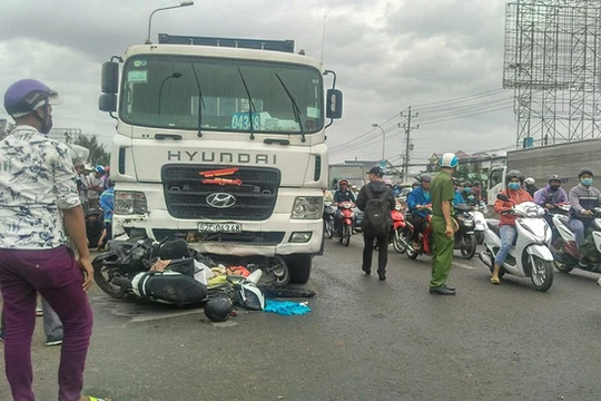 Hiện trường vụ xe container gây tai nạn liên hoàn ở Long An vào lúc 15h ngày 2/1/2019 làm 4 người thiệt mạng và nhiều người bị thương (Nguồn: VTV)