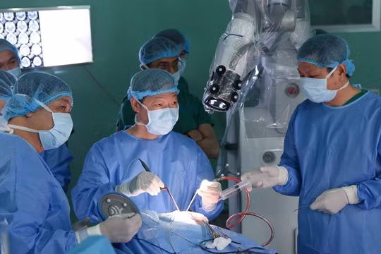 Ca phẫu thuật u não bằng robot Modus V Synaptive đầu tiên tại châu Á (Ảnh: PV)