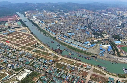 Một đoạn sông Ka Long chảy qua Tp. Móng Cái, tỉnh Quảng Ninh (Ảnh: Internet)