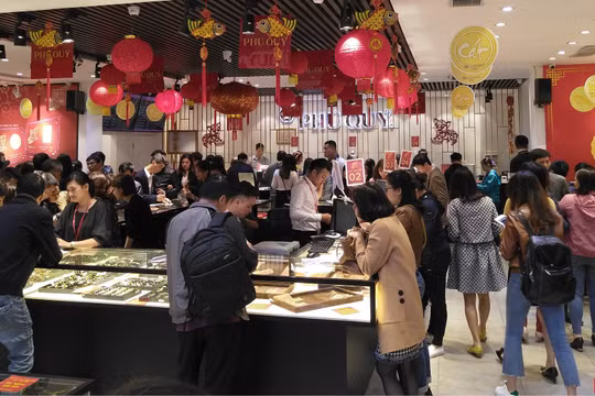 Không khí giao dịch diễn ra sôi động tại nhiều cửa hàng