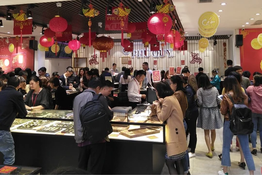 Không khí giao dịch diễn ra sôi động tại nhiều cửa hàng