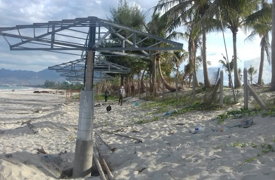 Phần xây dựng trái phép trong khu vực bờ biển thuộc dự án Khu du lịch Phương Mai – Dốc Lết