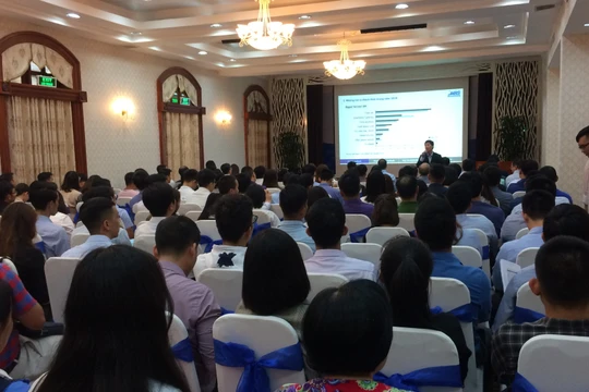Dù TTCK năm 2018 có diễn biến không thuận lợi nhưng các buổi hội thảo giới thiệu cơ hội đầu tư trên thị trường này vẫn thu hút được nhiều sự quan tâm của các nhà đầu tư (Ảnh: P.D)