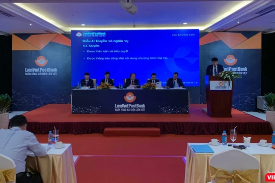 Ban lãnh đạo LienVietPostBank đã trả lời nhiều câu hỏi của cổ đông tại ĐHĐCĐ thường niên 2019 (Nguồn: VT)
