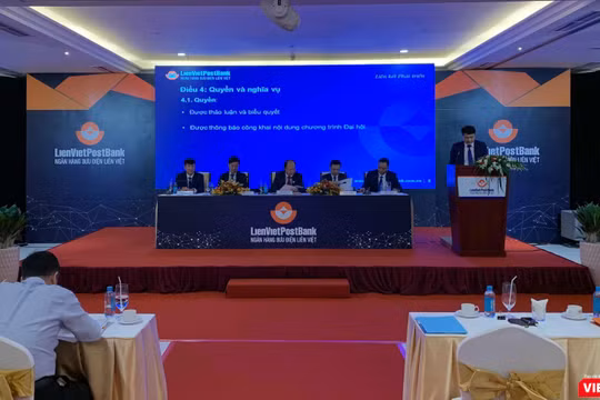 Ban lãnh đạo LienVietPostBank đã trả lời nhiều câu hỏi của cổ đông tại ĐHĐCĐ thường niên 2019 (Nguồn: VT)