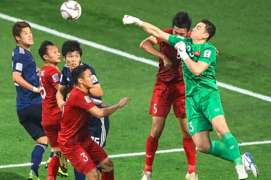 Một pha giải nguy của thủ môn Đặng Văn Lâm trong trận đấu tứ kết Asian Cup 2019 diễn ra vào hôm 24/1 (Ảnh: Fox Sport Asia)
