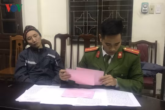 Đối tượng thực hiện vụ cướp tại cơ quan điều tra (Ảnh: VOV)