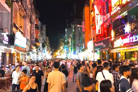 Phố đi bộ Bùi Viện ở TP. HCM