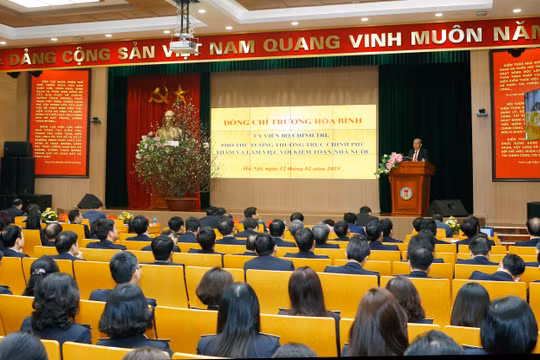 Toàn cảnh buổi gặp mặt đầu Xuân giữa Phó Thủ tướng Thường trực Trương Hòa Bình và tập thể cán bộ, nhân viên Kiểm toán Nhà nước (Ảnh: VGP/Lê Sơn)