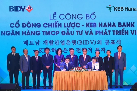 Toàn cảnh buổi lễ công bố ký kết thỏa thuận hợp tác chiến lược giữa BIDV và KEB Hana Bank vào tối ngày 11/11