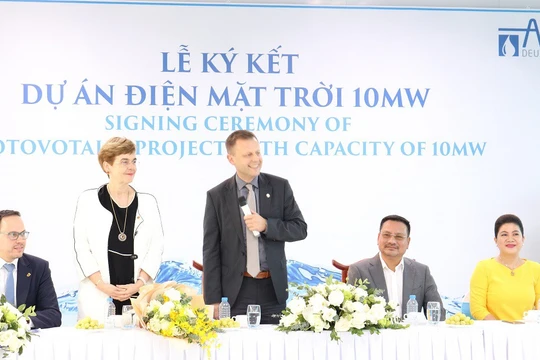 Ông Lê Toàn và bà Đỗ Thị Kim Liên (bên tay phải) tại một sự kiện (Ảnh: Internet)