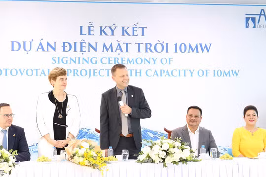 Ông Lê Toàn và bà Đỗ Thị Kim Liên (bên tay phải) tại một sự kiện (Ảnh: Internet)