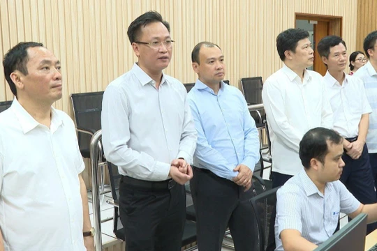 Ông Nguyễn Hữu Nghĩa, Bí thư Tỉnh uỷ Hưng Yên, ông Lê Hải Bình, Phó Trưởng Ban Tuyên giáo Trung ương và các lãnh đạo tỉnh đến thăm IOC Hưng Yên. 