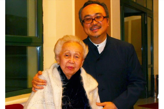 Bà Thái Thị Liên và Nghệ sĩ Đặng Thái Sơn.