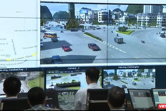 Tỉnh Quảng Ninh có mức độ hài lòng về sự phục vụ hành chính cao nhất cả nước năm 2022 - Ảnh chụp tại Trung tâm điều hành thành phố thông minh tỉnh Quảng Ninh.