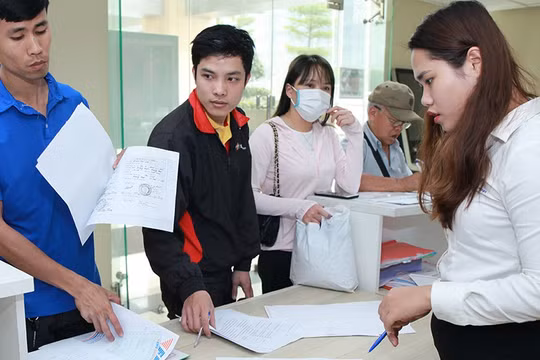 Trước tình trạng quá tải trong việc cấp phiếu lý lịch tư pháp tại Hà Nội, những ngày qua, Bưu điện TP. đã tăng cường thêm cán bộ, tăng thời gian tiếp nhận hồ sơ.