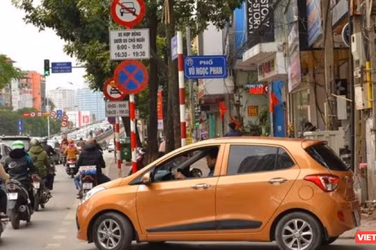 Sẽ không còn biển cấm taxi và xe hợp đồng đoạn Vũ Ngọc Phan - Láng Hạ.