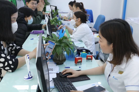 Hiện đã có 70 nghìn thuê VinaPhone bao bị khóa 1 chiều được mở lại sau khi khách hàng đáp ứng việc chuẩn hóa thông tin.