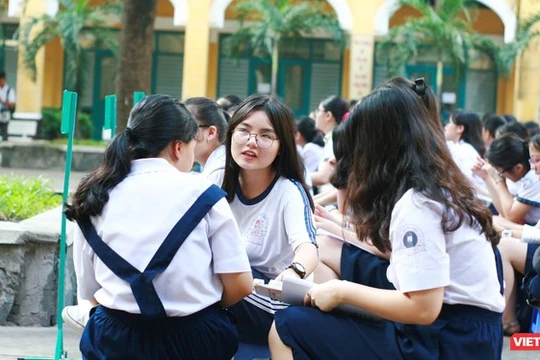 Các trường công lập, tư thục đang chạy đua thu hút học viên trong bối cảnh định hướng của cha mẹ có phần không nhiều sức nặng như Internet.