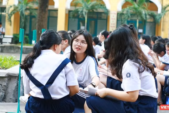 Các trường công lập, tư thục đang chạy đua thu hút học viên trong bối cảnh định hướng của cha mẹ có phần không nhiều sức nặng như Internet.