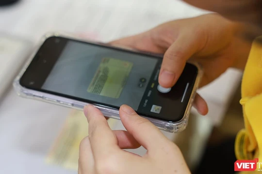 Bưu điện Việt Nam hỗ trợ người dân nộp hồ sơ và trả kết quả giải quyết thủ tục hành chính trực tuyến trên Cổng Dịch vụ công Quốc gia.