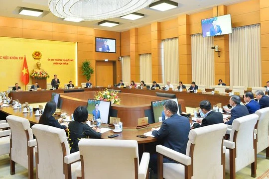 Trong hai ngày 10 và 11/4, Uỷ ban Thường vụ Quốc hội họp phiên thứ 22.