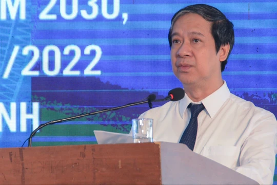 Bộ trưởng Nguyễn Kim Sơn phát biểu tại Hội nghị phát triển giáo dục và đào tạo vùng Bắc Trung Bộ và duyên hải Trung Bộ.